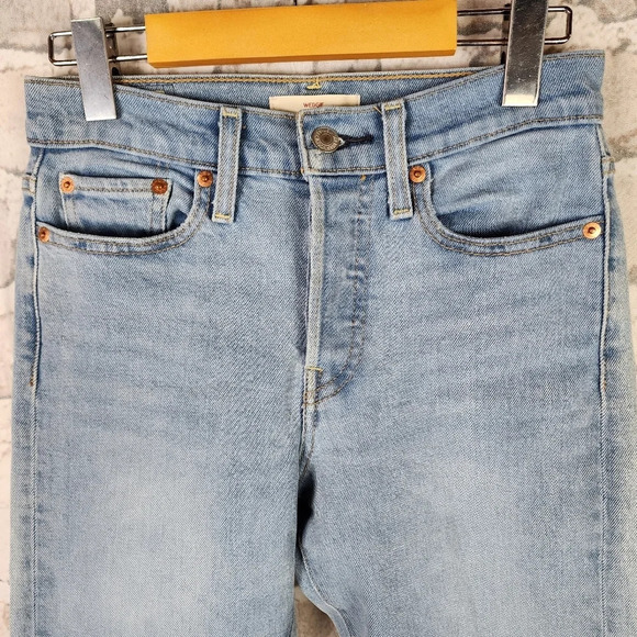 Levi's Wedgie Cropped Jean Button Fly Light Wash Size  24 - Picture 5 of 16